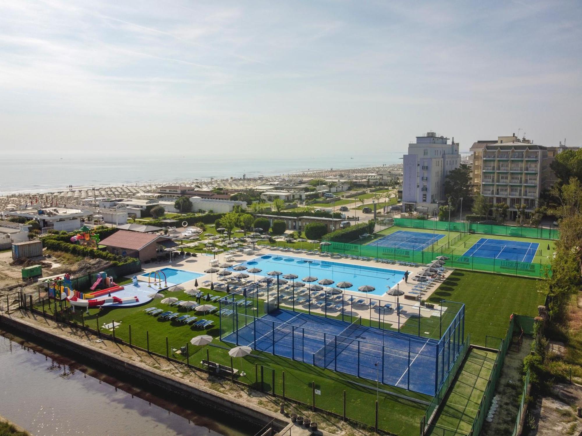 Hotel Baya - In Centro, Sul Mare 밀라노마리티마 외부 사진
